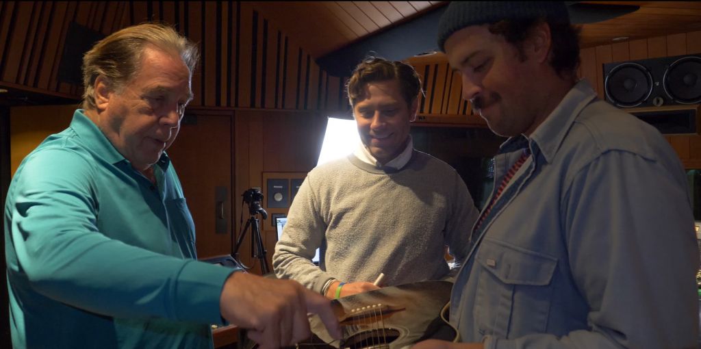 Ken Caillat showing guitar recording trick