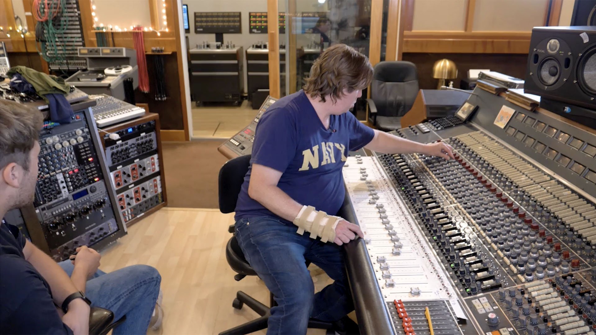 Darrel_Thorp_606_3 Darrell in the studio