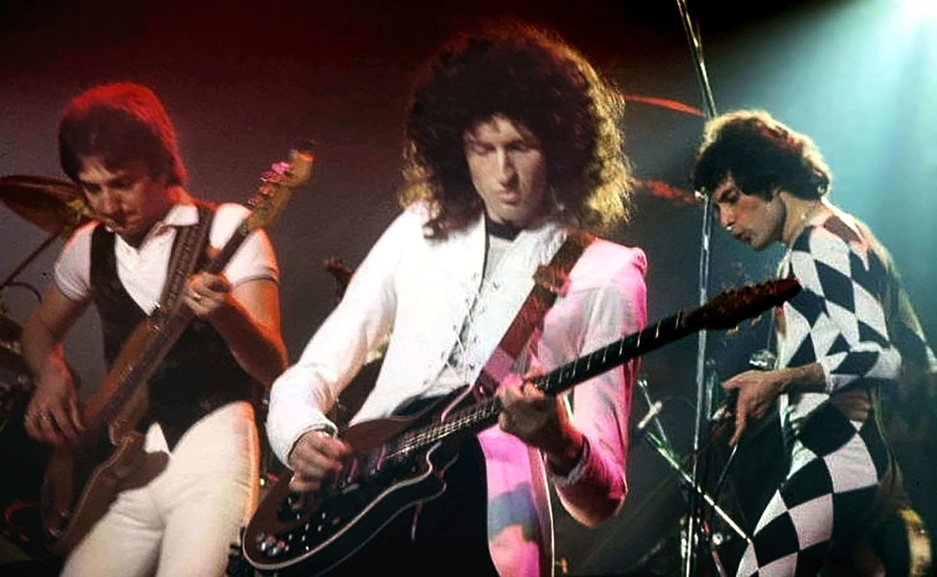 Queen performing in 1977